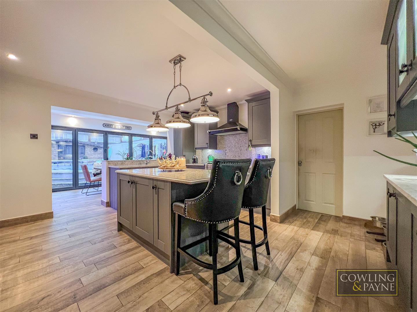 Kitchen Brackfast Bar